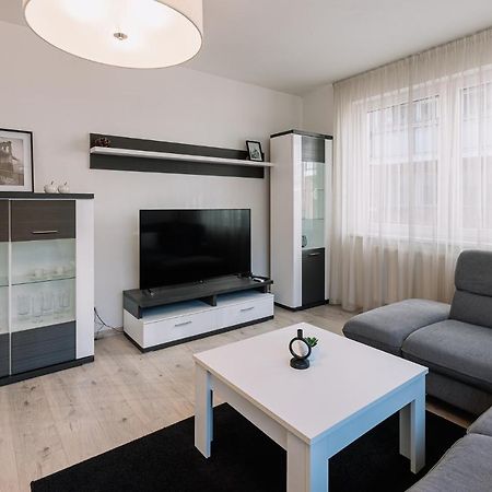 Skau 1 Old Town Family & Business Apartment Free Parking Братислава Экстерьер фото
