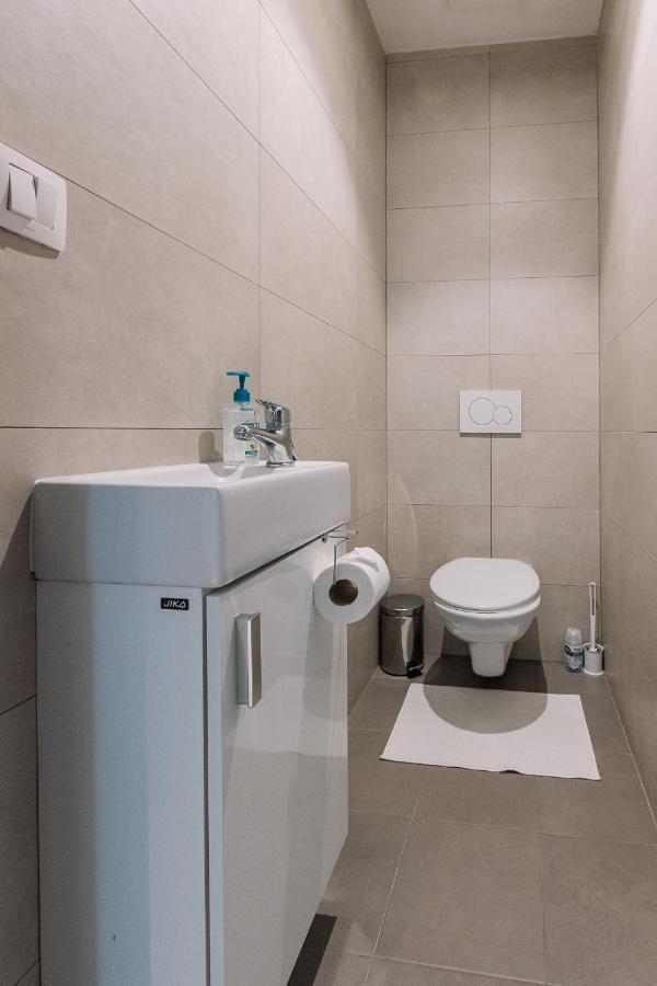 Skau 1 Old Town Family & Business Apartment Free Parking Братислава Экстерьер фото