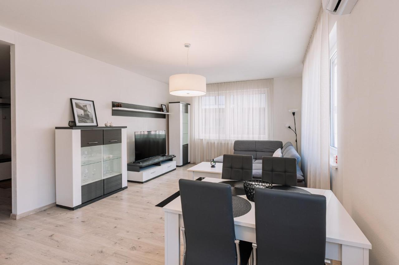 Skau 1 Old Town Family & Business Apartment Free Parking Братислава Экстерьер фото