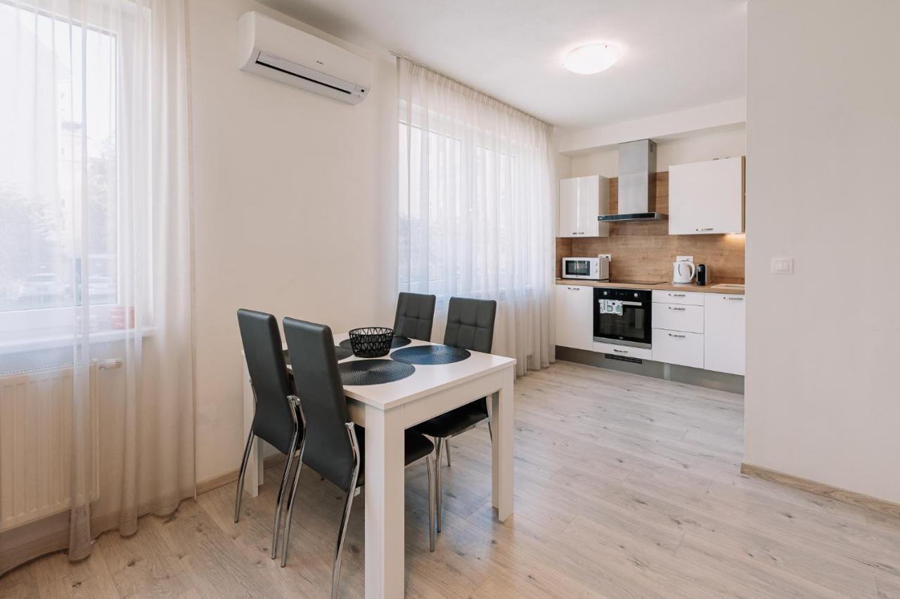 Skau 1 Old Town Family & Business Apartment Free Parking Братислава Экстерьер фото