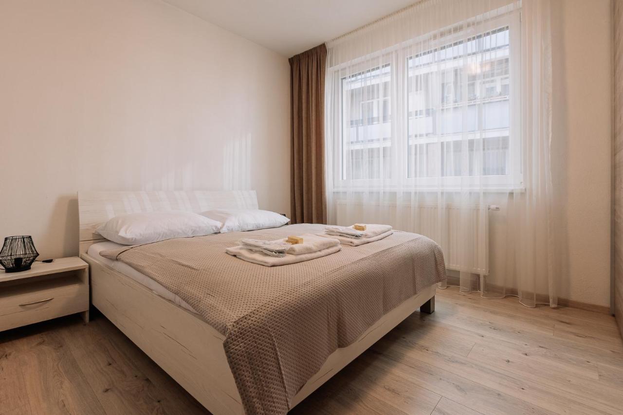 Skau 1 Old Town Family & Business Apartment Free Parking Братислава Экстерьер фото