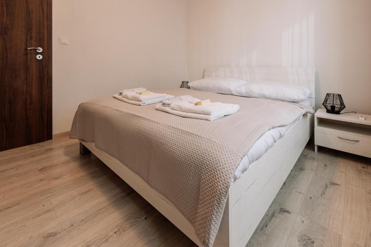 Skau 1 Old Town Family & Business Apartment Free Parking Братислава Экстерьер фото