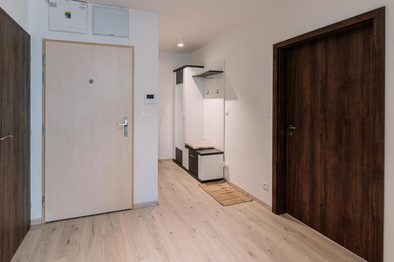Skau 1 Old Town Family & Business Apartment Free Parking Братислава Экстерьер фото