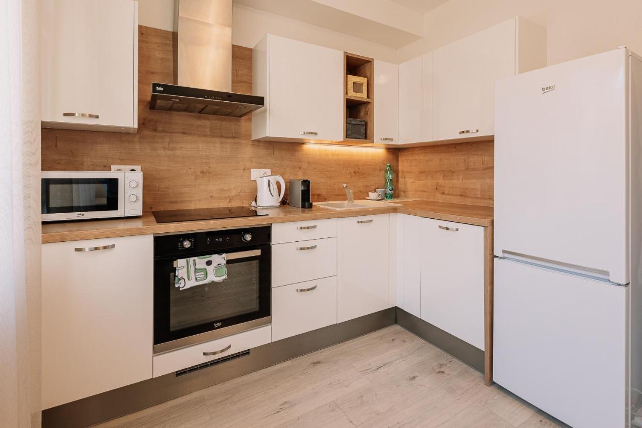 Skau 1 Old Town Family & Business Apartment Free Parking Братислава Экстерьер фото