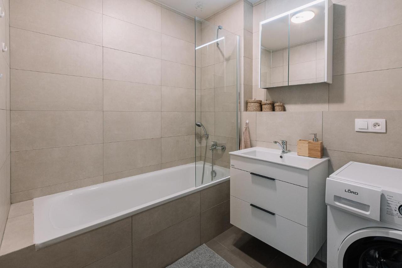 Skau 1 Old Town Family & Business Apartment Free Parking Братислава Экстерьер фото