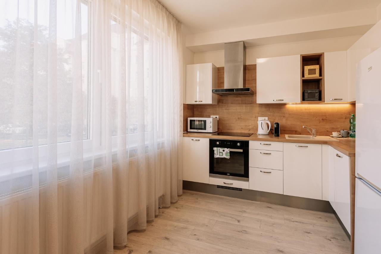 Skau 1 Old Town Family & Business Apartment Free Parking Братислава Экстерьер фото