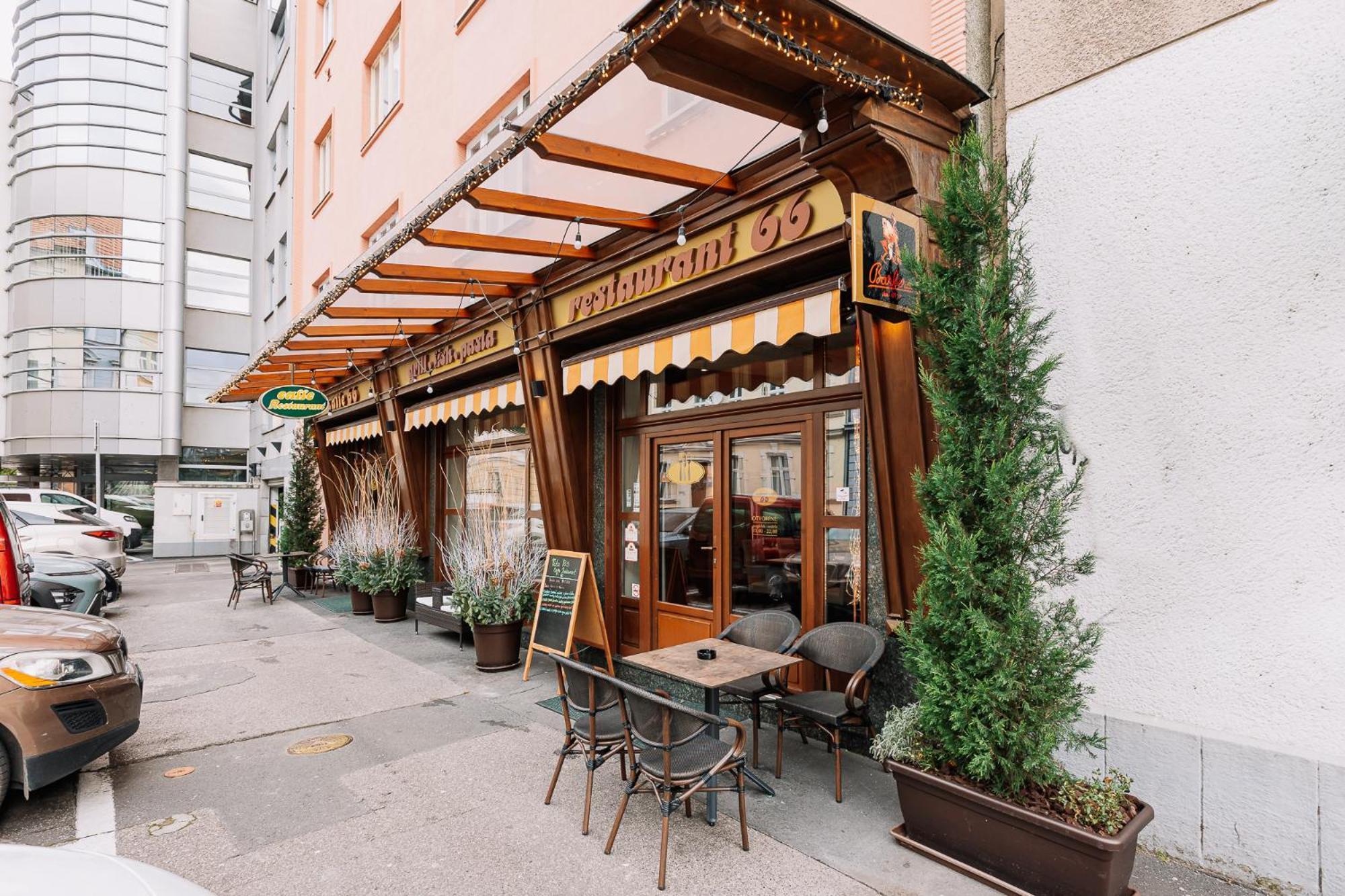 Skau 1 Old Town Family & Business Apartment Free Parking Братислава Экстерьер фото