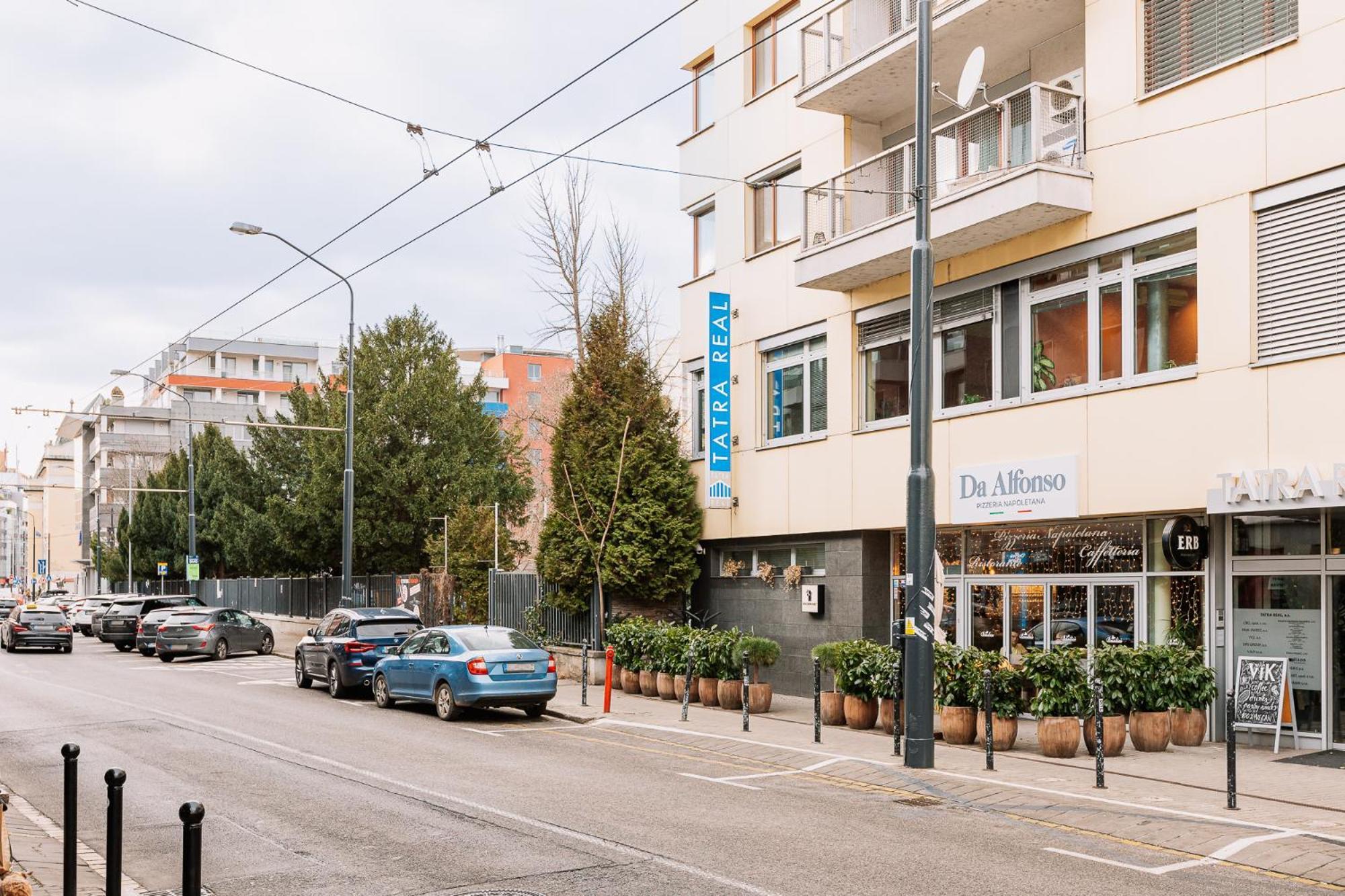 Skau 1 Old Town Family & Business Apartment Free Parking Братислава Экстерьер фото