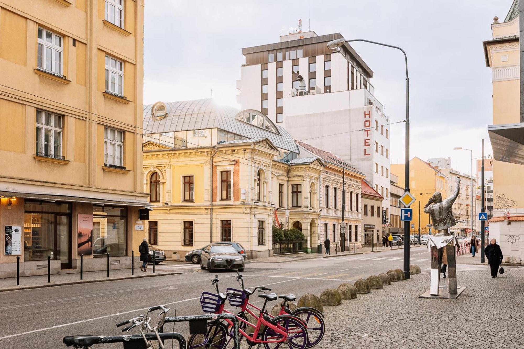 Skau 1 Old Town Family & Business Apartment Free Parking Братислава Экстерьер фото